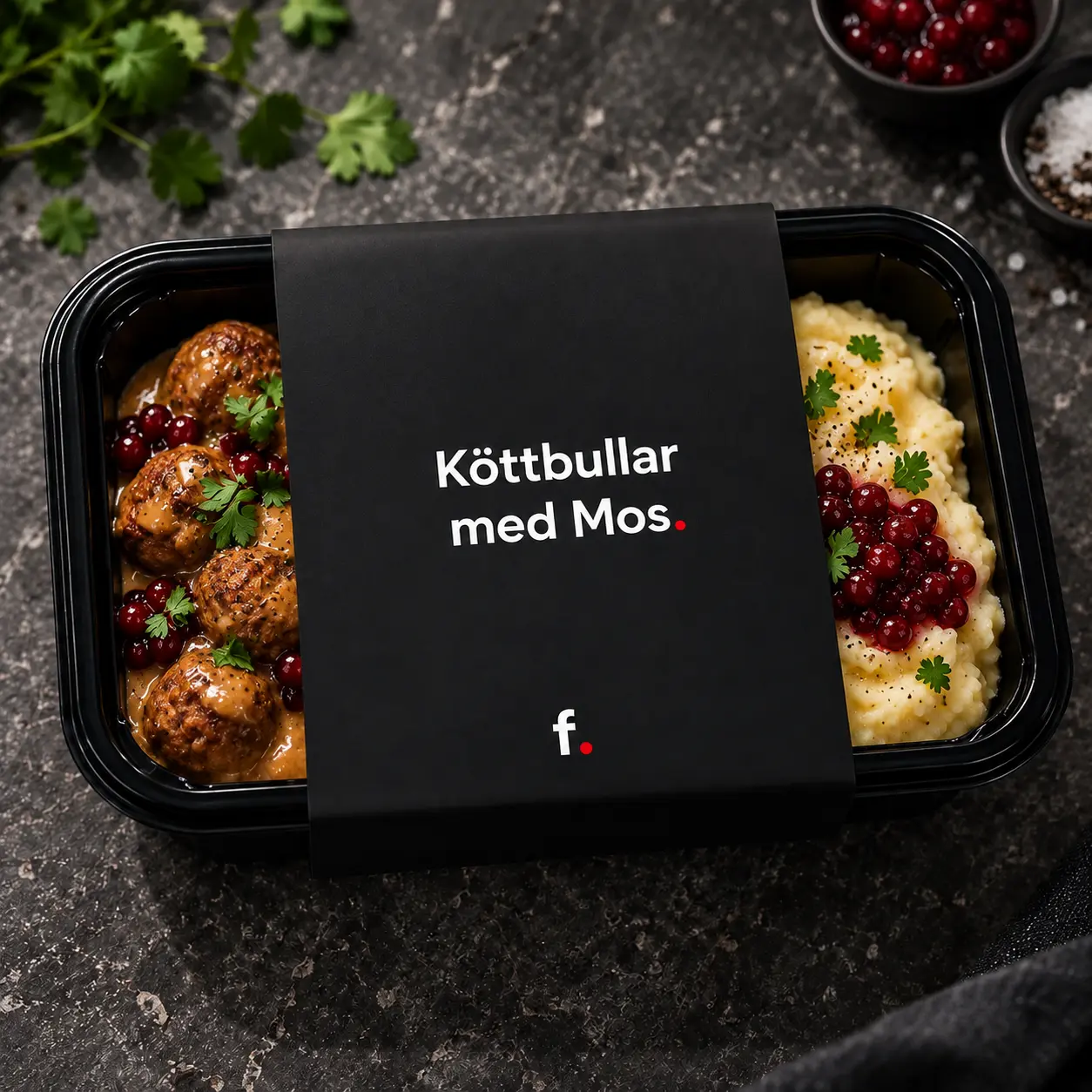 Matlåda med köttbullar och mos i Föreningsmålets svarta förpackning